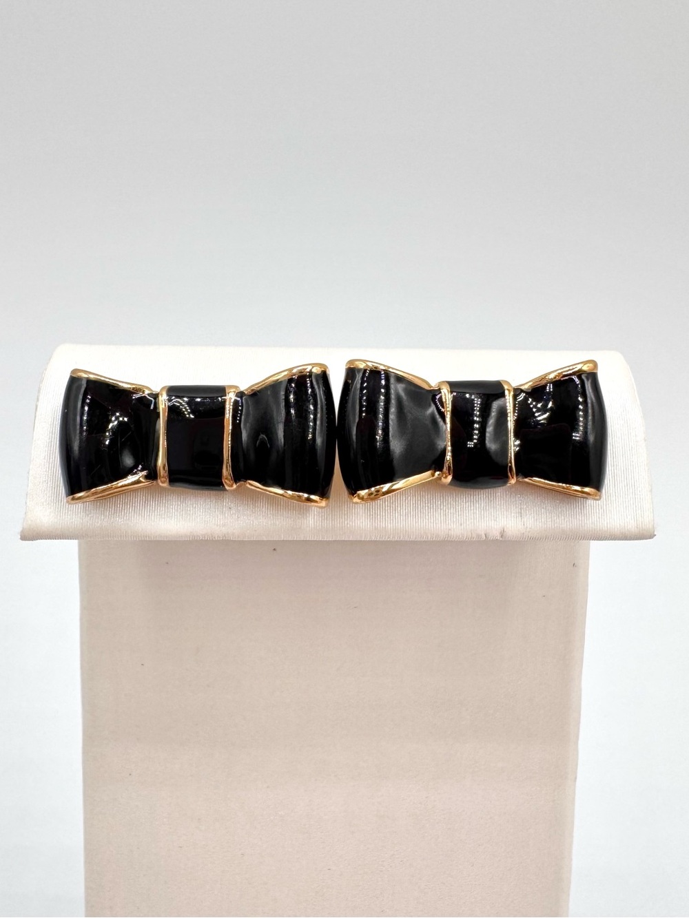 Kate Spade Take A Bow Black Stud Earrings Gold Tone Signed Feminine Party Girl